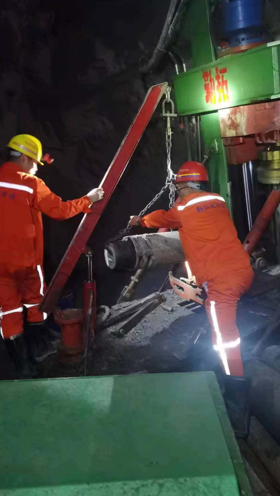 反井鉆機(jī)施工